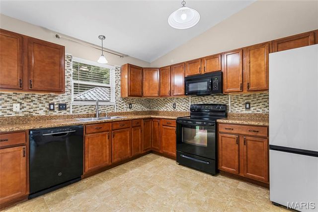 5646 Hawks Landing Drive, Hillsboro, MO 63050