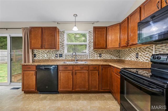 5646 Hawks Landing Drive, Hillsboro, MO 63050