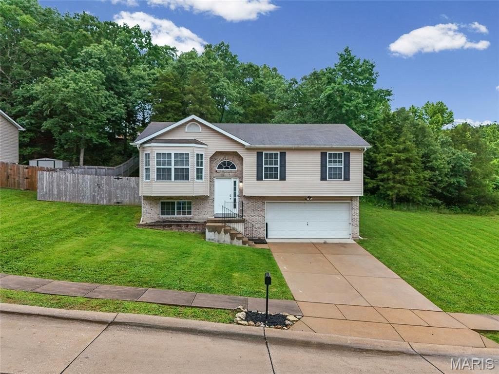 5646 Hawks Landing Drive, Hillsboro, MO 63050