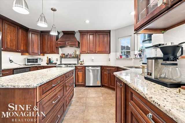 35435 St Clair Drive, New Baltimore, MI 48047