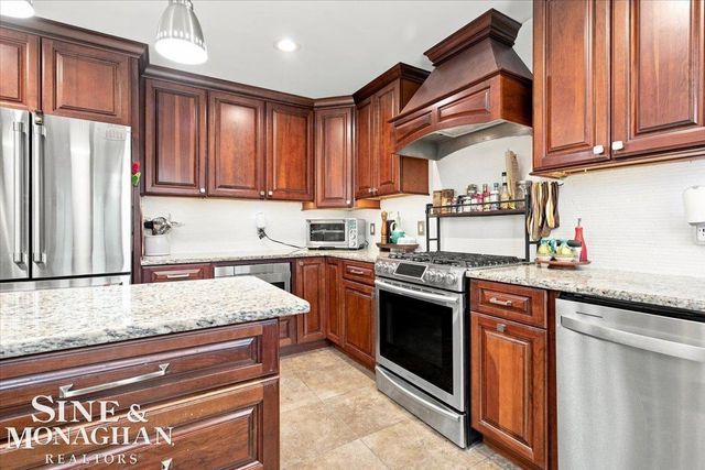 35435 St Clair Drive, New Baltimore, MI 48047