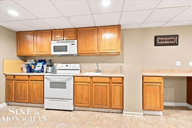 35435 St Clair Drive, New Baltimore, MI 48047