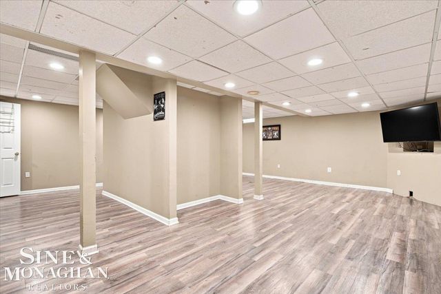 35435 St Clair Drive, New Baltimore, MI 48047