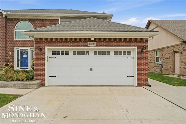 35435 St Clair Drive, New Baltimore, MI 48047