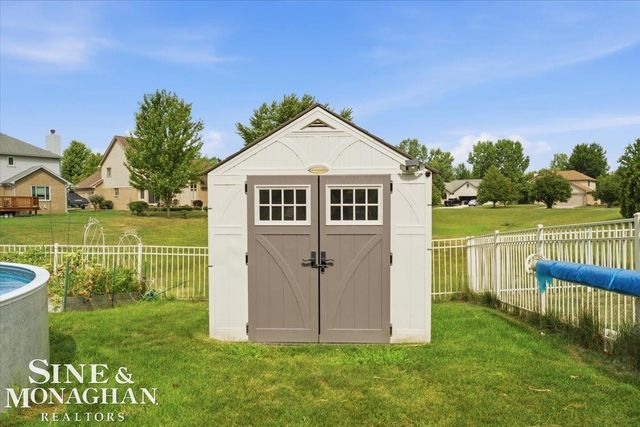 35435 St Clair Drive, New Baltimore, MI 48047