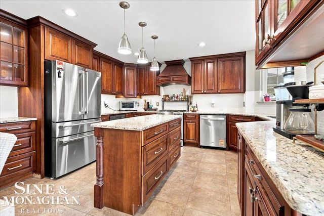 35435 St Clair Drive, New Baltimore, MI 48047