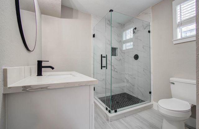 1007 San Jacinto Street, Highlands, TX 77562