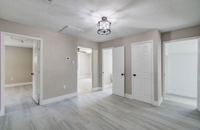 1007 San Jacinto Street, Highlands, TX 77562