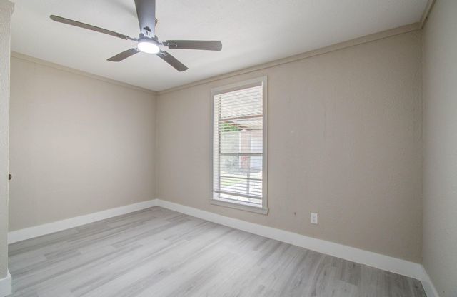 1007 San Jacinto Street, Highlands, TX 77562