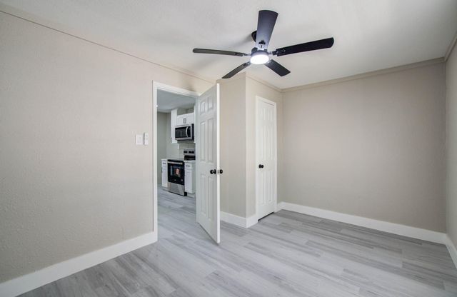 1007 San Jacinto Street, Highlands, TX 77562