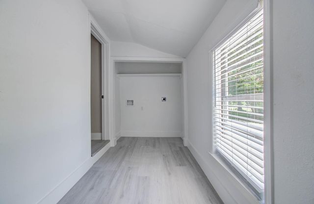 1007 San Jacinto Street, Highlands, TX 77562