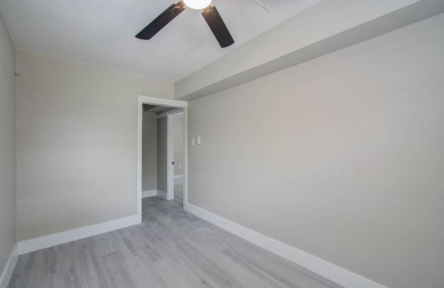 1007 San Jacinto Street, Highlands, TX 77562