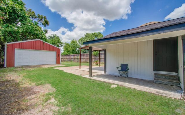 1007 San Jacinto Street, Highlands, TX 77562