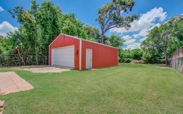 1007 San Jacinto Street, Highlands, TX 77562