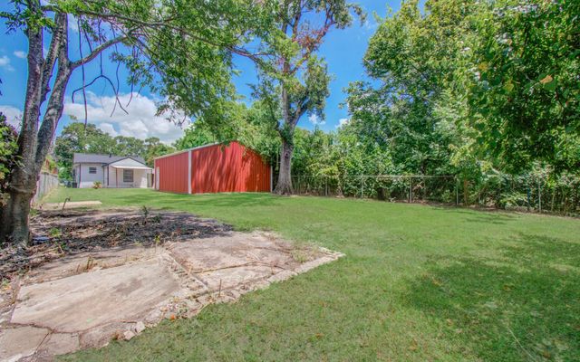 1007 San Jacinto Street, Highlands, TX 77562