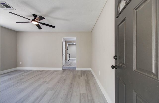 1007 San Jacinto Street, Highlands, TX 77562