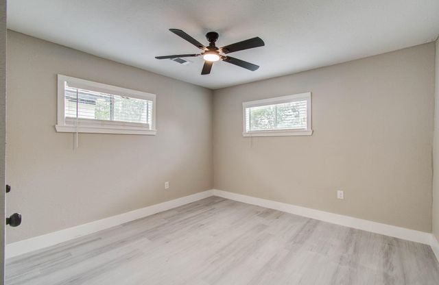 1007 San Jacinto Street, Highlands, TX 77562