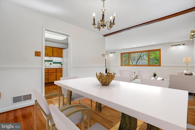 2 LORRE CT, Rockville, MD 20852