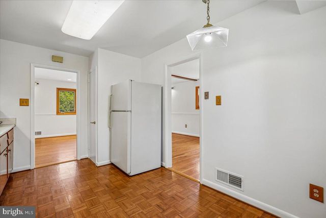 2 LORRE CT, Rockville, MD 20852