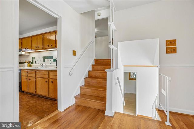 2 LORRE CT, Rockville, MD 20852