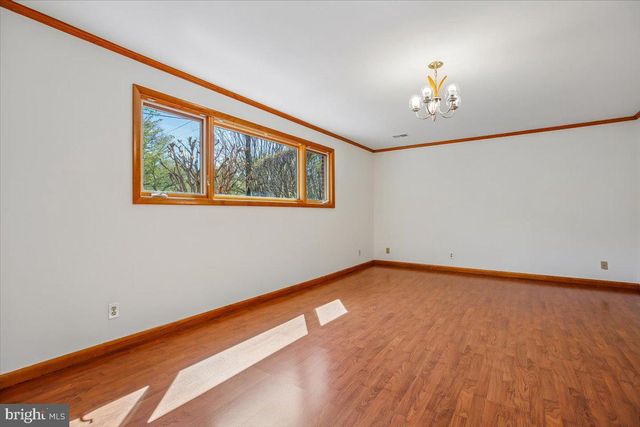 2 LORRE CT, Rockville, MD 20852