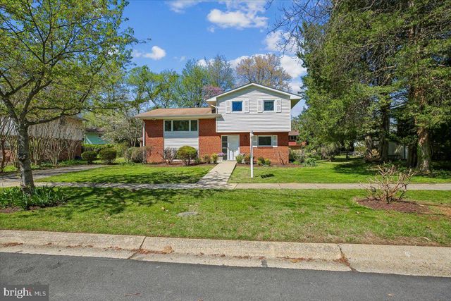 2 LORRE CT, Rockville, MD 20852