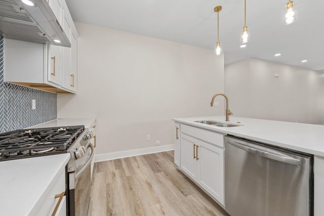 1616 S Martinson St, Wichita, KS 67213