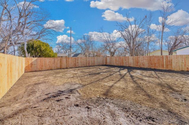 1616 S Martinson St, Wichita, KS 67213