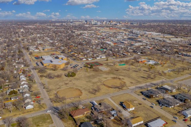 1616 S Martinson St, Wichita, KS 67213