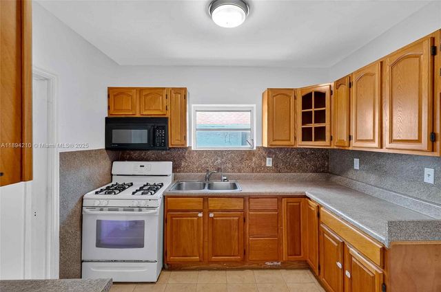 5900 NE 4th Ct, Miami, FL 33137