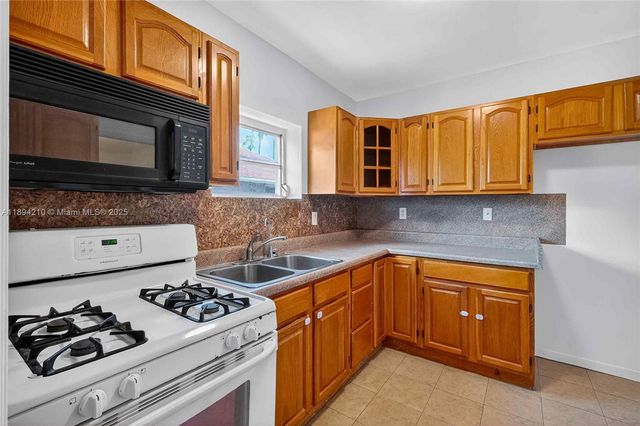 5900 NE 4th Ct, Miami, FL 33137