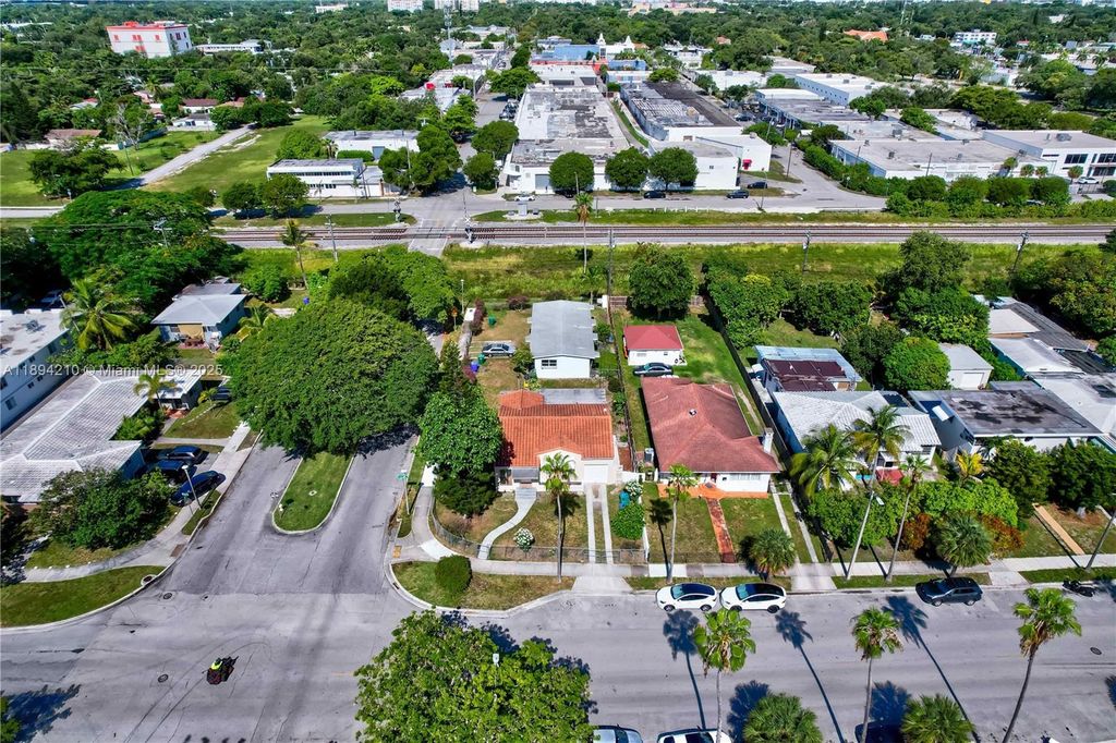 5900 NE 4th Ct, Miami, FL 33137