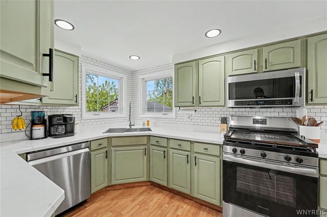 210 Woodcrest Drive, West Seneca, NY 14220