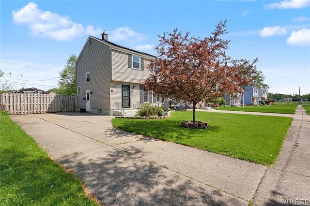 210 Woodcrest Drive, West Seneca, NY 14220