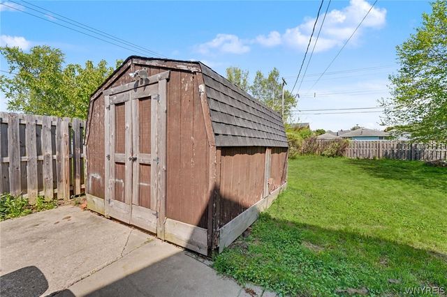 210 Woodcrest Drive, West Seneca, NY 14220