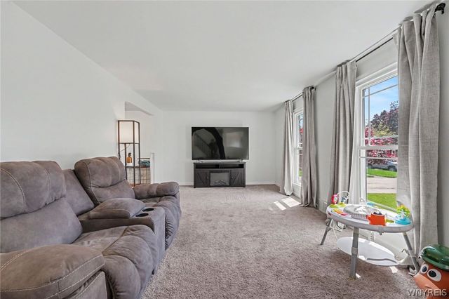 210 Woodcrest Drive, West Seneca, NY 14220