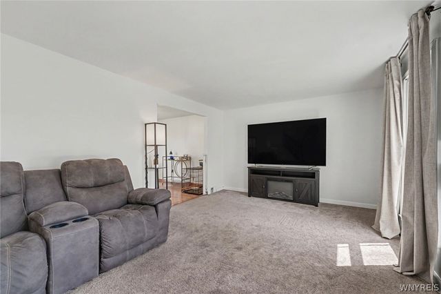 210 Woodcrest Drive, West Seneca, NY 14220