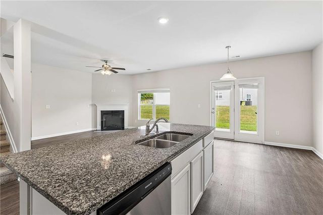 5758 Barrington Run, Union City, GA 30291