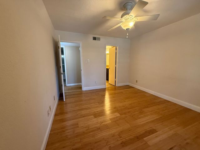 1609 Marsh Lane 111, Carrollton, TX 75006
