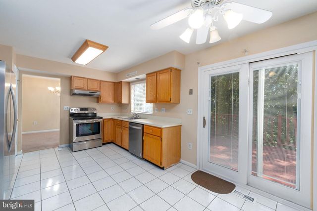 8005 SILVER FOX DR, Glen Burnie, MD 21061