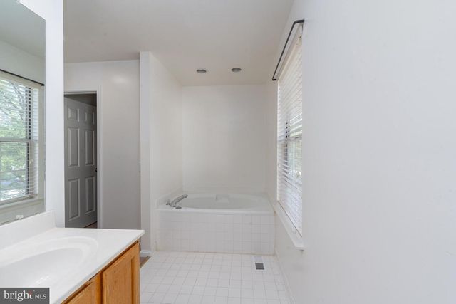 8005 SILVER FOX DR, Glen Burnie, MD 21061