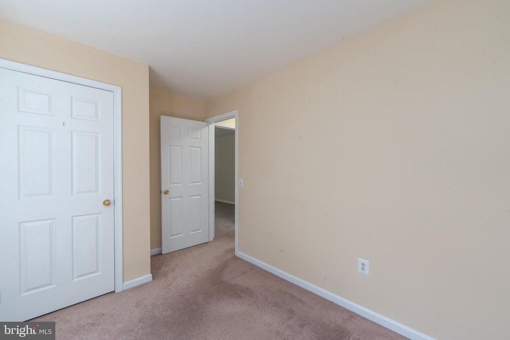 8005 SILVER FOX DR, Glen Burnie, MD 21061