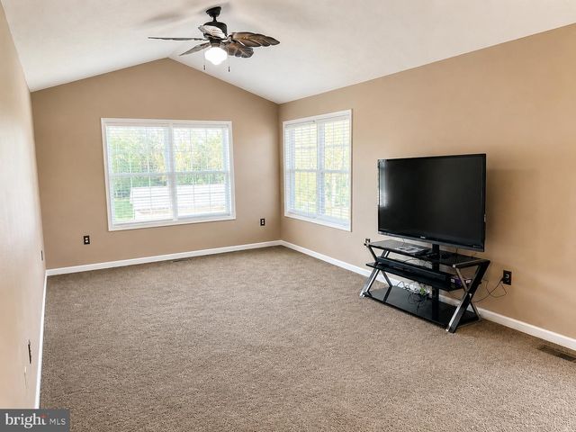 326 HOLLIDA LN, Martinsburg, WV 25404