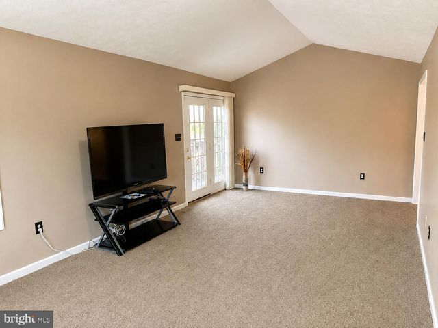 326 HOLLIDA LN, Martinsburg, WV 25404