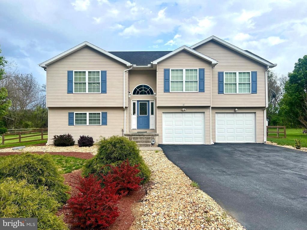 326 HOLLIDA LN, Martinsburg, WV 25404