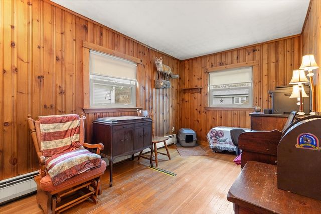 4 Vernon St, Ayer, MA 01432