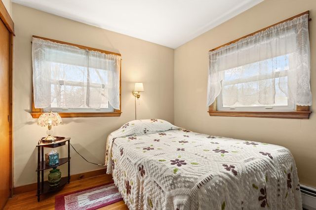 4 Vernon St, Ayer, MA 01432