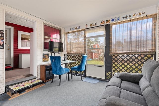 4 Vernon St, Ayer, MA 01432