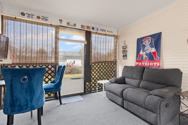 4 Vernon St, Ayer, MA 01432