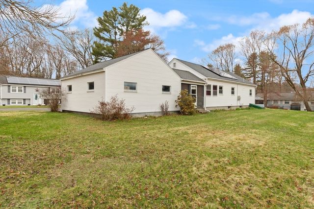 4 Vernon St, Ayer, MA 01432